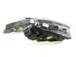 KIA Xceed Lampa przednia J792111040