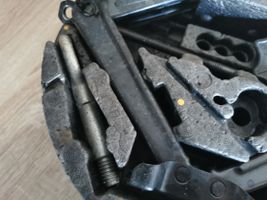 Opel Astra H Tool set 