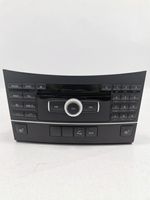 Mercedes-Benz E A207 Radio/CD/DVD/GPS head unit A2129009507