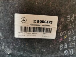 Mercedes-Benz E A207 Šoninis apdailos skydas A2076900641