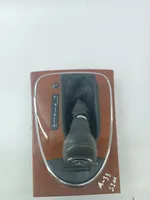 Mercedes-Benz E W211 Perilla/embellecedor de cuero de la palanca de cambios 2118216958