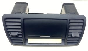 Subaru Legacy Radion/GPS-laitteen pääyksikön kehys 66120AG