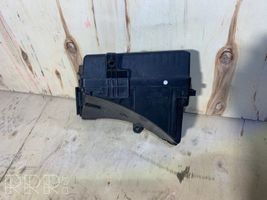 Subaru Legacy Couvercle de boîte à fusibles 82243AG010