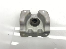 Subaru Outback Soporte de montaje del radiador 45135FE000