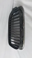 BMW 7 F01 F02 F03 F04 Grille calandre supérieure de pare-chocs avant 51137211657