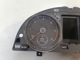 Volkswagen PASSAT B7 Speedometer (instrument cluster) 3AA920970J