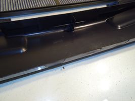 BMW 3 E90 E91 Ohjaamon sisäilman mikrosuodattimen kansi 6987498