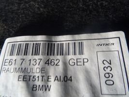 BMW 5 E60 E61 Tavaratilan pohjan paneeli 7137462