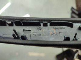 BMW X5 E70 Rivestimento della maniglia interna per portiera posteriore 7137134