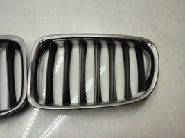 BMW X1 E84 Maskownica / Grill / Atrapa górna chłodnicy 2993305