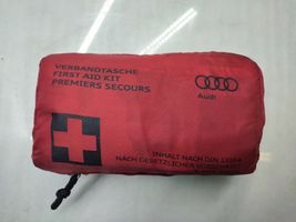 Audi A3 S3 8V Trousse de premiers secours 8F0860282D