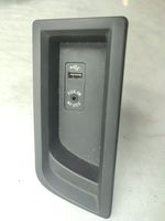 BMW 3 F30 F35 F31 USB jungtis 9207358