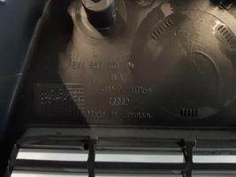 Audi A1 Tavaratilan/takakontin alempi sivuverhoilu 8X4867861