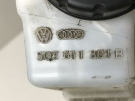 Volkswagen Golf VII Stabdžių skysčio išsiplėtimo bakelis 5Q2611301B