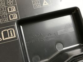 Honda CR-V Fuse box cover 