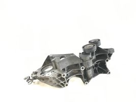 Audi A4 S4 B8 8K Staffa di montaggio del compressore dell’A/C 03L903143R