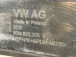 Volkswagen Golf VII Osłona tylna podwozia 5G9825205D