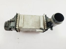 Volkswagen T-Roc Chłodnica powietrza doładowującego / Intercooler 04E145785B