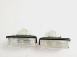 Nissan Pathfinder R52 Lampa oświetlenia tylnej tablicy rejestracyjnej 6249