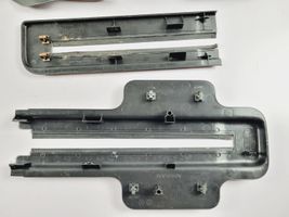 Nissan Pathfinder R52 Cache garniture rail de siège arrière 2482973