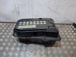 Volkswagen Touareg II Support boîte de batterie 7P0301283