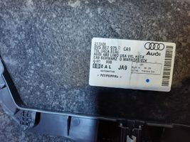 Audi A3 S3 8V Rivestimento portellone posteriore/bagagliaio 8V5867975