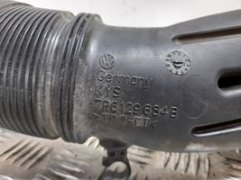 Volkswagen Touareg II Część rury dolotu powietrza 7P6129684B