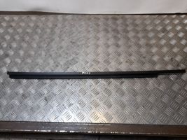 Porsche Cayenne (92A) Rivestimento modanatura del vetro della portiera anteriore 7P0837471