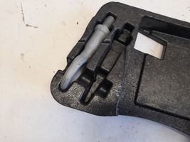 Volkswagen Touareg II Verkleidung Reserveradmulde Ersatzradmulde 7P0012112F