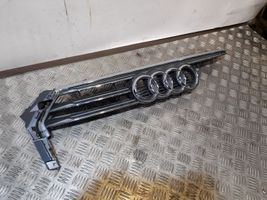 Audi A4 S4 B9 Maskownica / Grill / Atrapa górna chłodnicy 8K0853651E