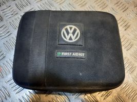 Volkswagen Jetta VI First aid kit 000093108B