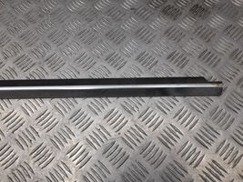 Mercedes-Benz GL X166 Rivestimento modanatura del vetro della portiera anteriore A1667250265