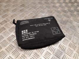 Mercedes-Benz GL X166 Trousse de premiers secours 