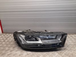 Audi Q7 4M Lampa przednia 4M0941034B