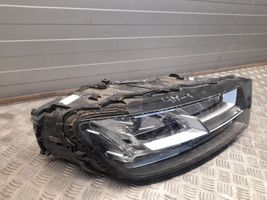 Audi Q7 4M Lampa przednia 4M0941034B