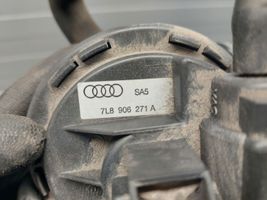 Audi Q7 4L Aktiivihiilisuodattimen polttoainehöyrysäiliö 7L8906271A