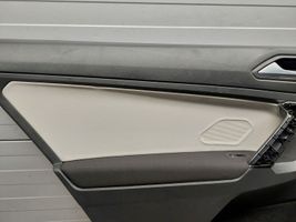 Volkswagen Tiguan Allspace Takaoven verhoilu 5NN867211