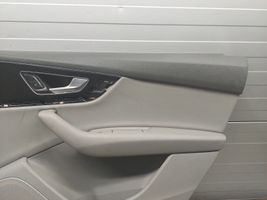 Audi Q7 4M Boczki / Poszycie drzwi tylnych 4M0867318B