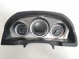 Mercedes-Benz C W204 Compteur de vitesse tableau de bord A2049000905