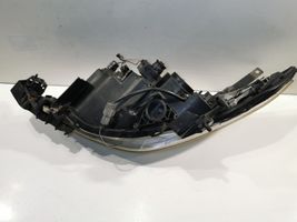 Mazda 5 Lampa przednia P4998R