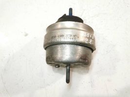 Volkswagen PASSAT B5.5 Supporto di montaggio del motore 8D0199379K