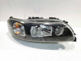 Volvo V70 Lampa przednia 8693657