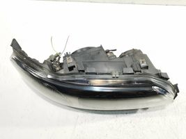 Volvo V70 Lampa przednia 8693657