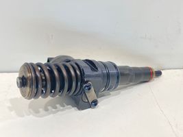 Volkswagen PASSAT B6 Injecteur de carburant 038130073BN