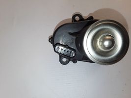 BMW 5 F10 F11 Attuatore/motore della valvola del collettore di aspirazione 8570791