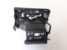 Renault Megane IV Kojelaudan sivutuuletussuuttimen kehys 687616296R