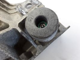 Volvo XC70 Engine mounting bracket 