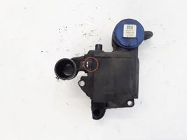 Volvo S60 Altra parte del vano motore 8699157