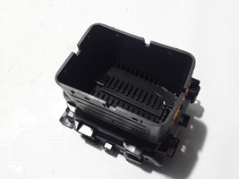 Renault Trafic III (X82) Dash center air vent grill 687507181R