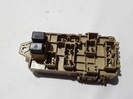 Subaru Legacy Module de fusibles 82201AE000